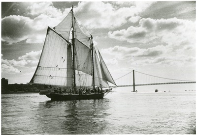 NYC yacht Pioneer